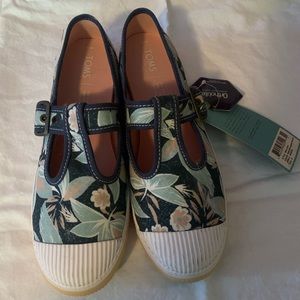 TOMS t-strap sneakers, size 8